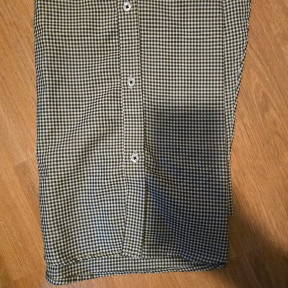 Black and White Casual Button Down Shirt with Classic Pattern - Picture 4 of 5